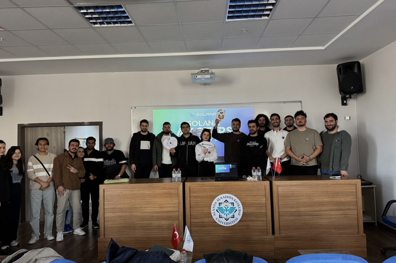 ALKÜ Blockchain Topluluğu, Solana Allstars işbirliğiyle ALKÜ’de Blockchain 101 Eğitimi Düzenledi!